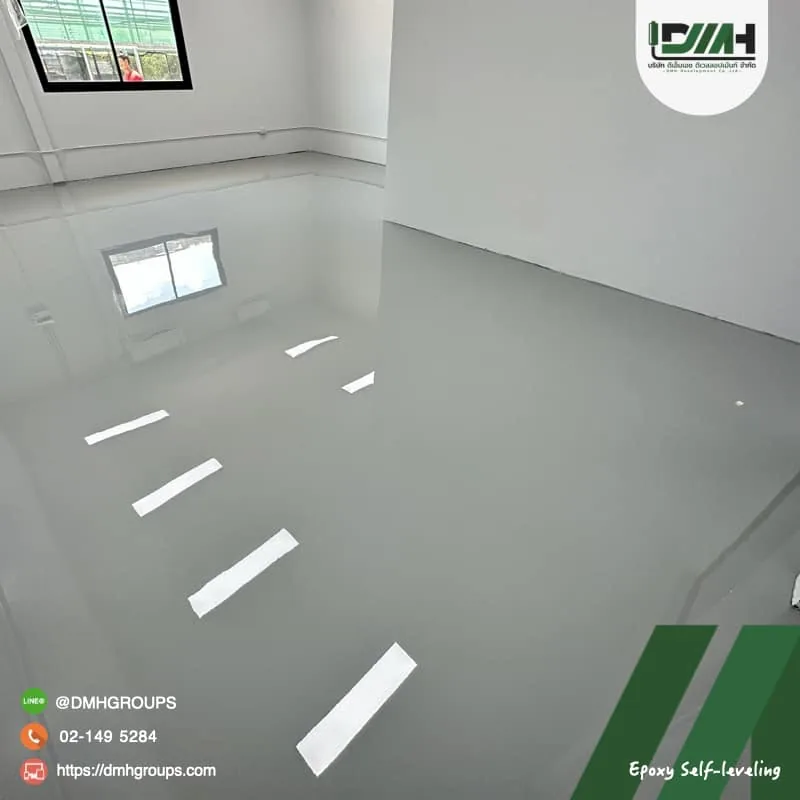 พื้น Epoxy Self-Leveling สีเทาอ่อนเงาเรียบ