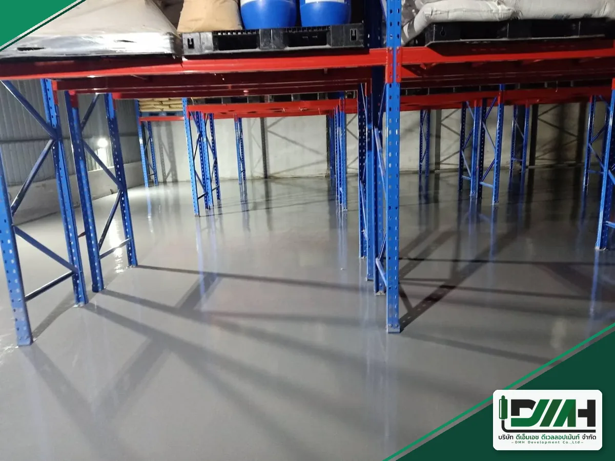 พื้น Epoxy Coating ในโกดังที่มีชั้นวางสินค้า