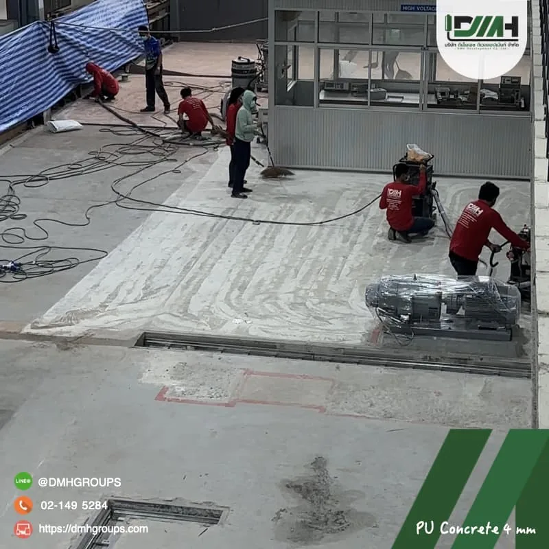 ช่างเตรียมพื้นก่อนลงระบบ PU Concrete
