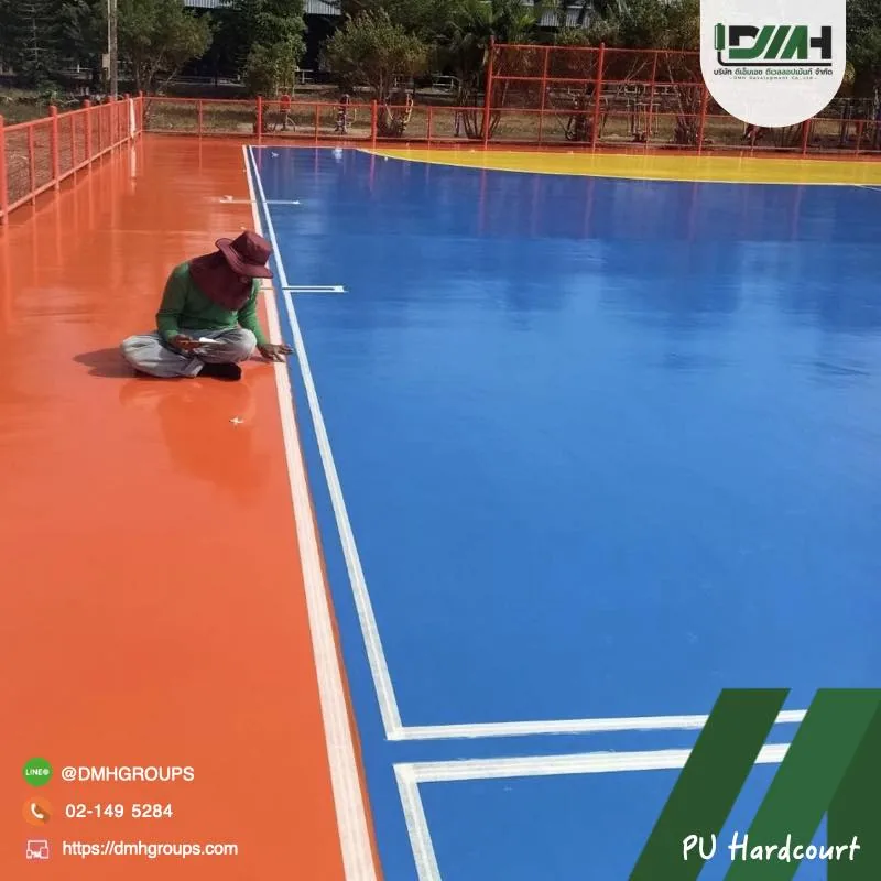 ช่างตีเส้นสนามบนพื้น PU สีส้มและน้ำเงิน