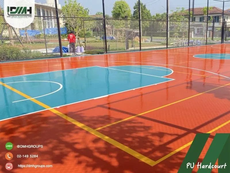สนามกีฬาอเนกประสงค์พื้น PU สีส้มตัดฟ้า พร้อมเส้นหลายกีฬา
