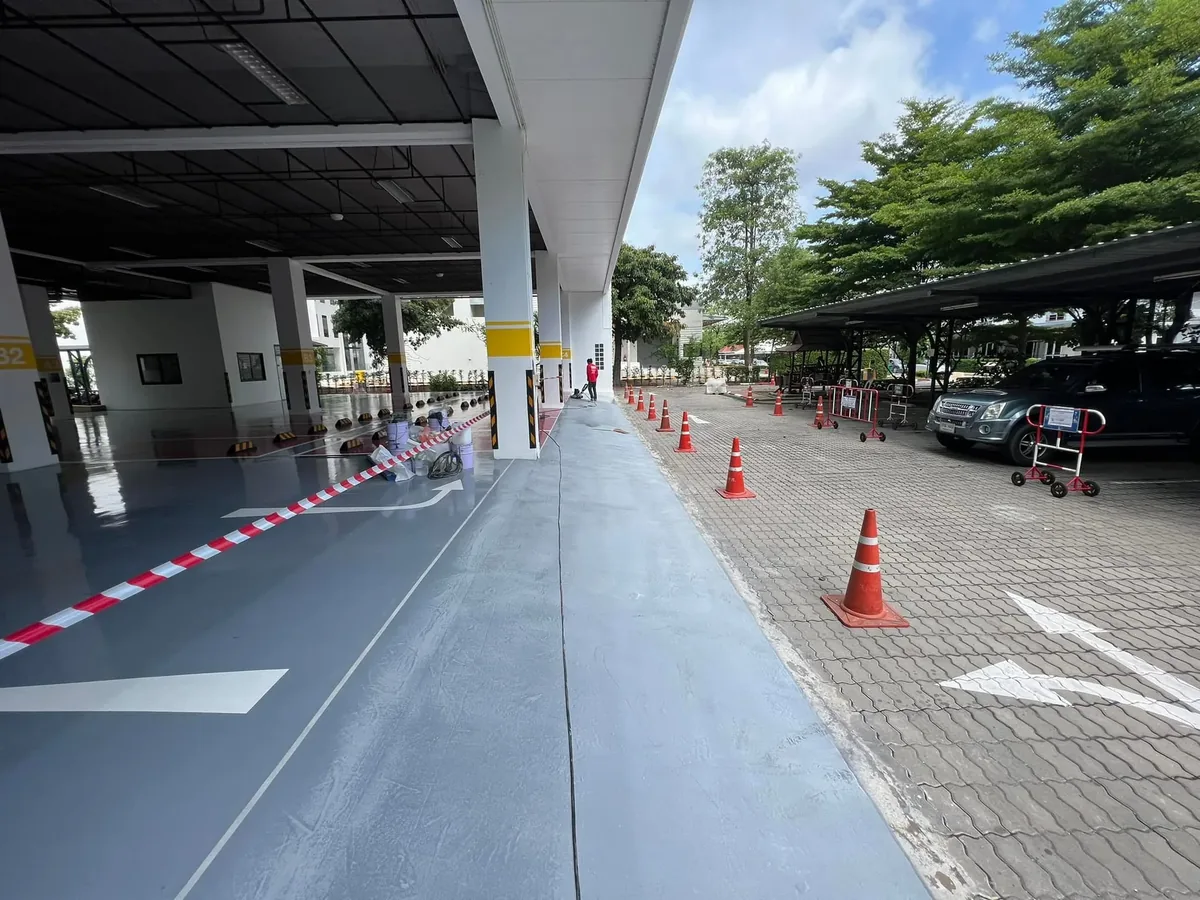 ทางเดินเคลือบ PU กันลื่นสีเทา